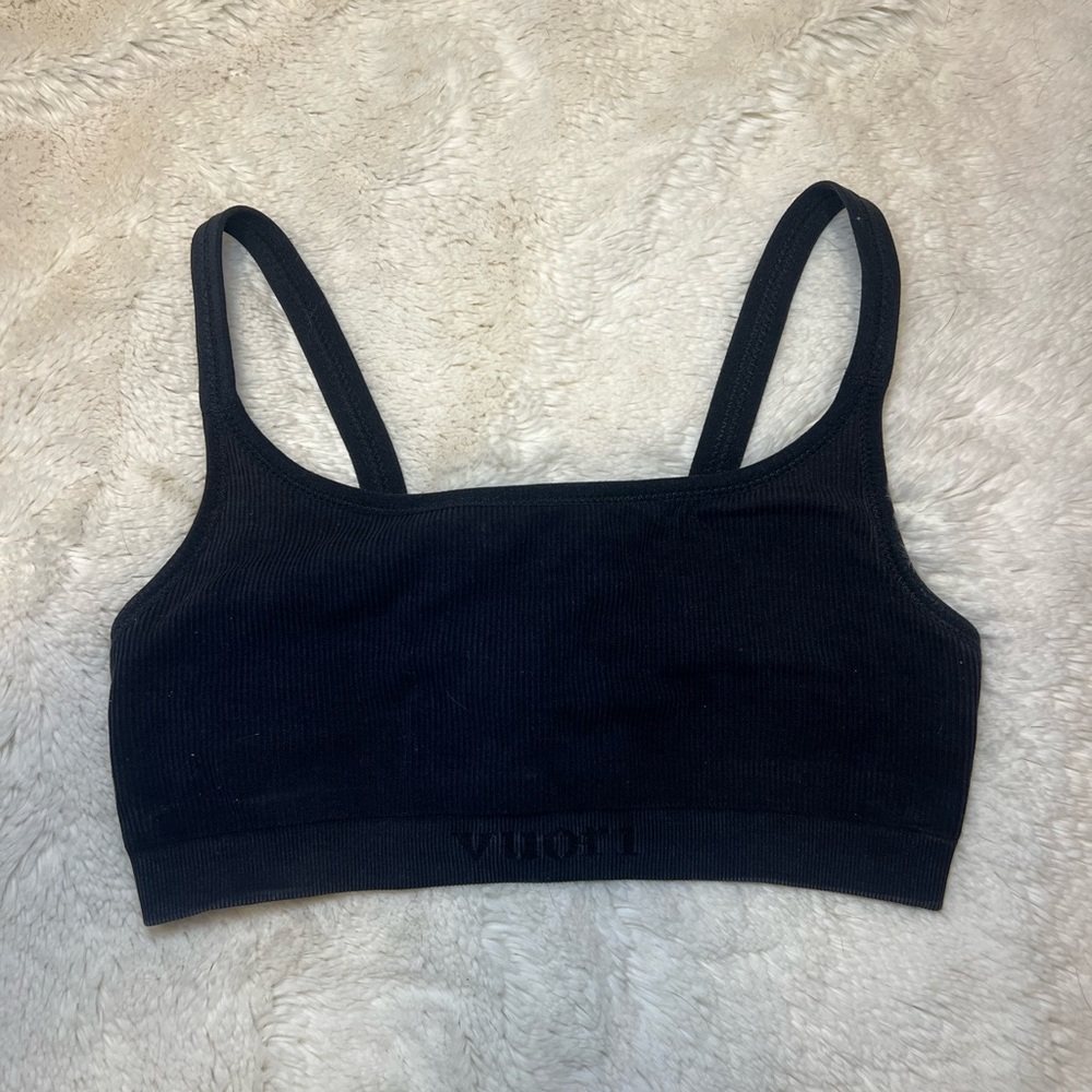 Matching vuori sports bra and leggings both xs